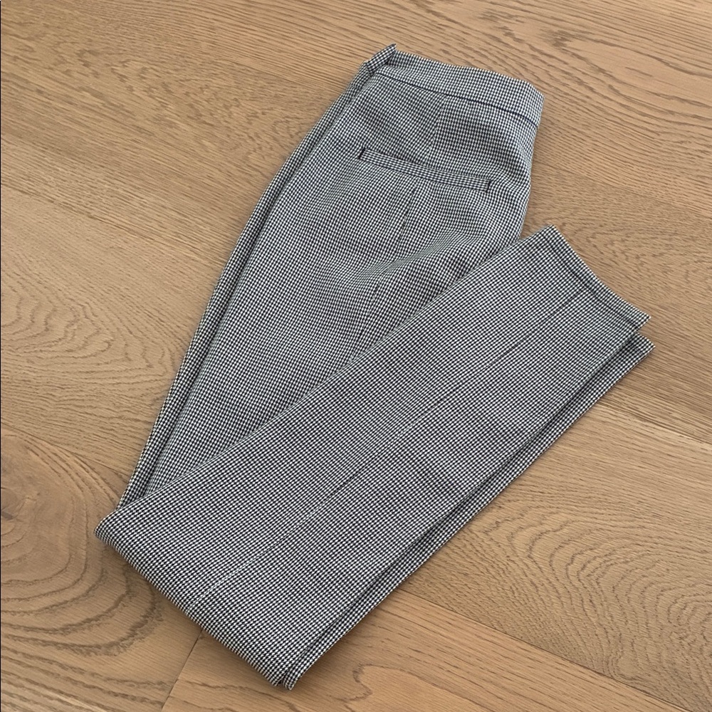 Banana Republic Women’s Houndstooth Print Slim Pant. Size 2.